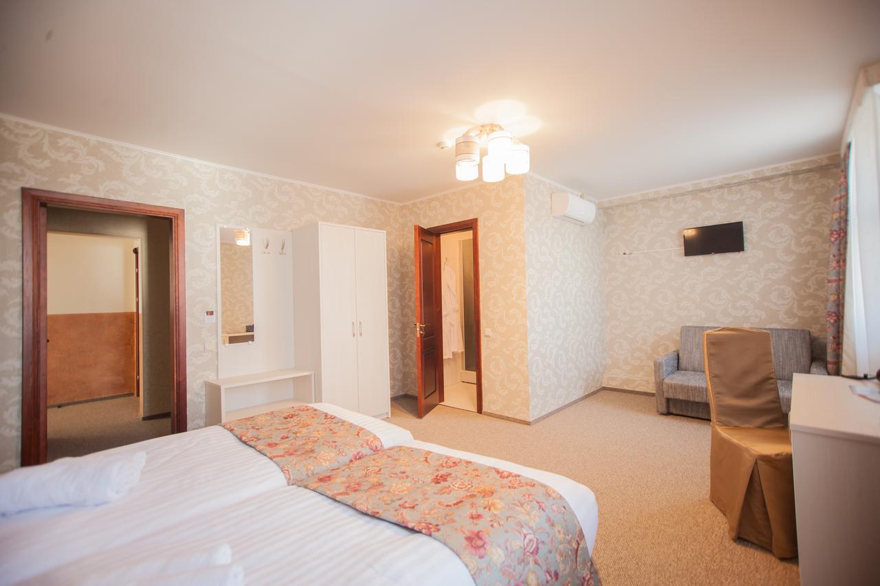 Sanmari Hotel Daugavpils Exterior photo