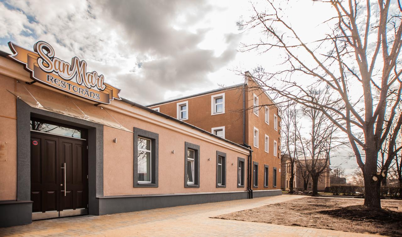 Sanmari Hotel Daugavpils Exterior photo
